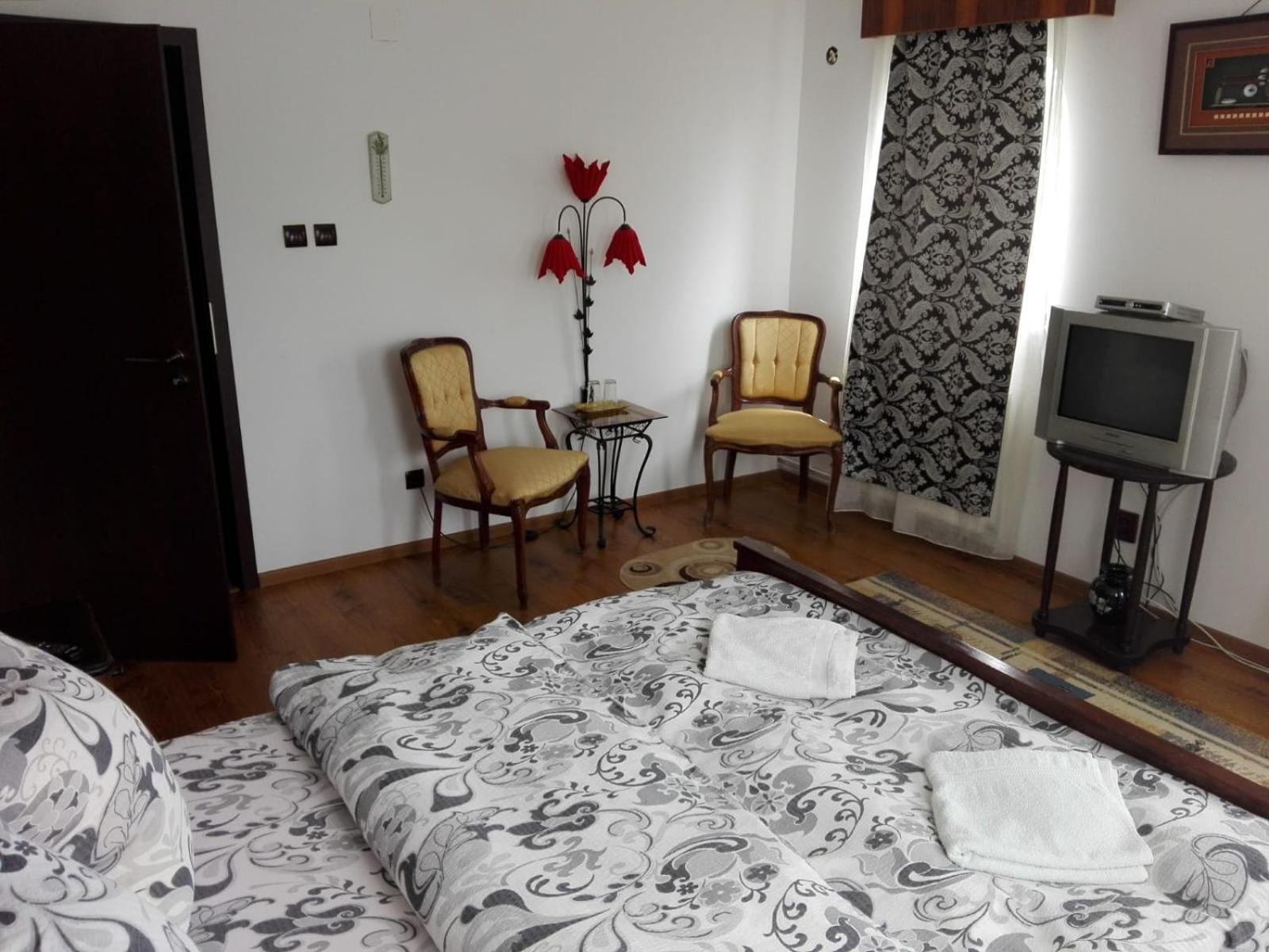 Vila Madudu Vălenii de Munte Esterno foto