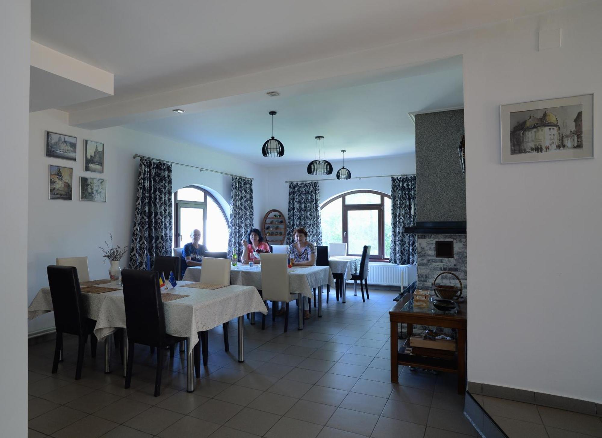 Vila Madudu Vălenii de Munte Esterno foto