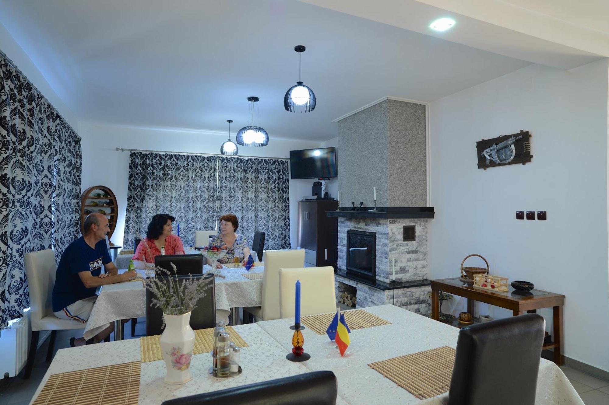Vila Madudu Vălenii de Munte Esterno foto