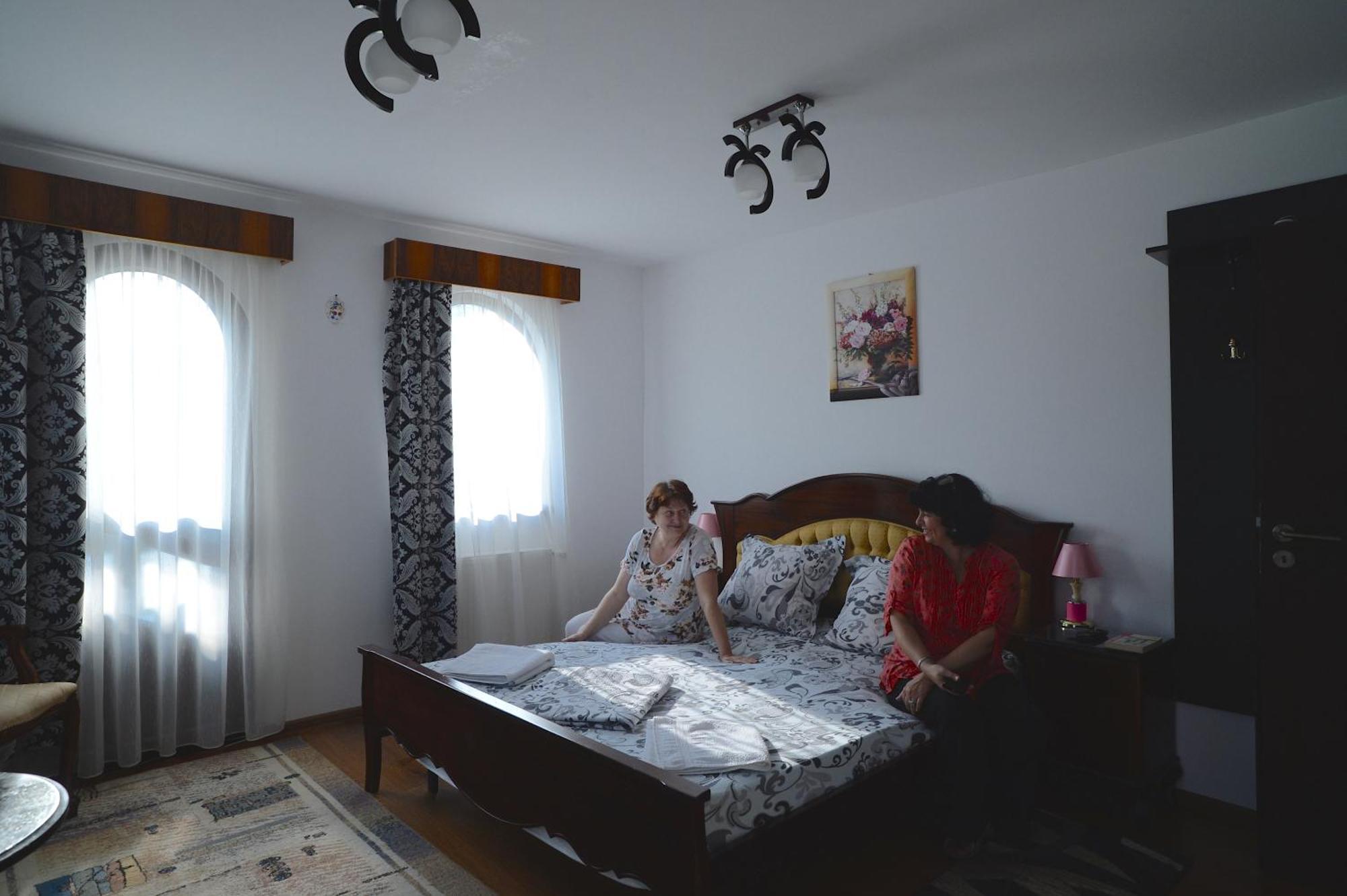 Vila Madudu Vălenii de Munte Esterno foto